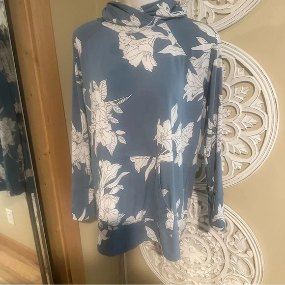 LuLaRoe Amber HoodieBlue FloralPrint - Picture 2 of 4